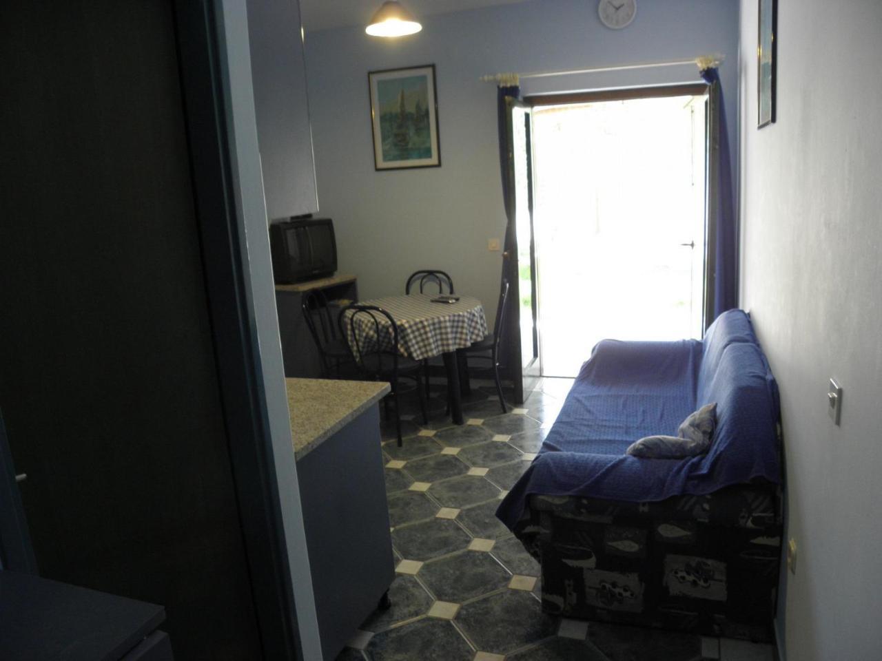 Apartments Brane - 180M To The Sea Vrsi Exteriör bild